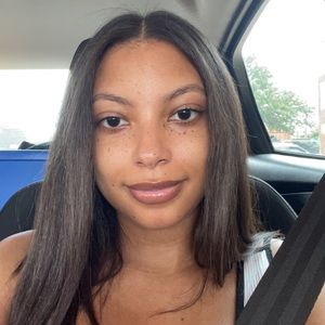 Meet your Posher, Caitlyn